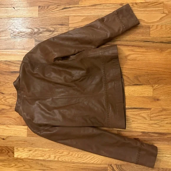 Chic Women's Brown Leather Jacket - Picture 2 of 10